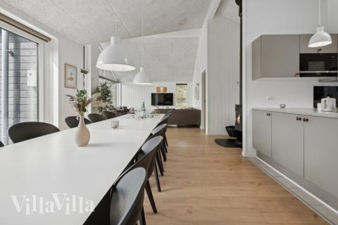 Oppholdsrom med plass til 16 i luksushus nr. 595.