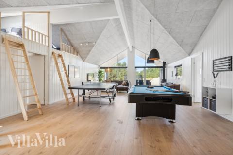 Luksushus nr. 585 til 24 personer tilbyr et stort aktivitetsrom med bl.a. biljard og dart