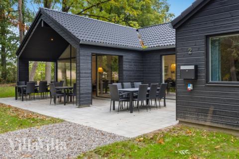 Luksushus nr. 750 har en deilig terrasse med gode hagemøbler til 18 personer.