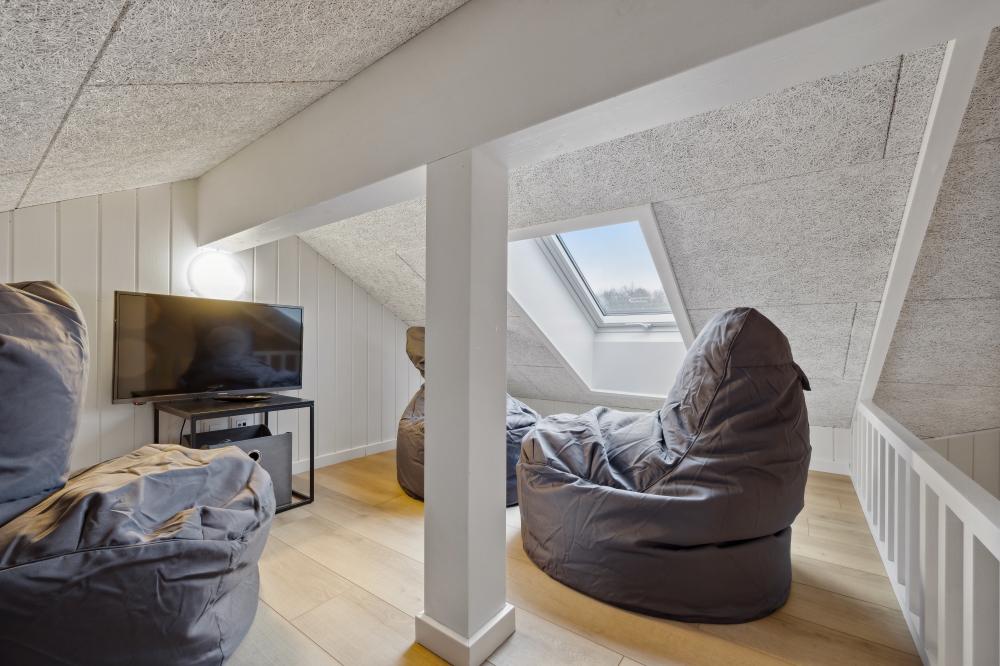 Noen av de 20 soveplassene i luksushus nr. 751 finnes på hems