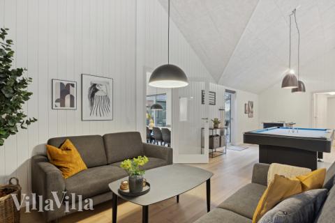 I tillegg til alle aktivitetsmulighetene i husets bassengavdeling, kan du også spille biljard, bordtennis og dart i luksushus nr. 751