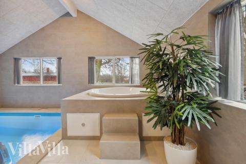 Nyt varmen i boblebadet i luksushus nr. 751 i Tyskland