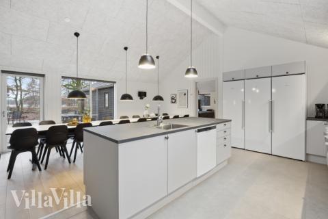 Kjøkkenet i luksushus nr. 751 er fullt utstyrt så dere lett kan lage mat til 20 personer.