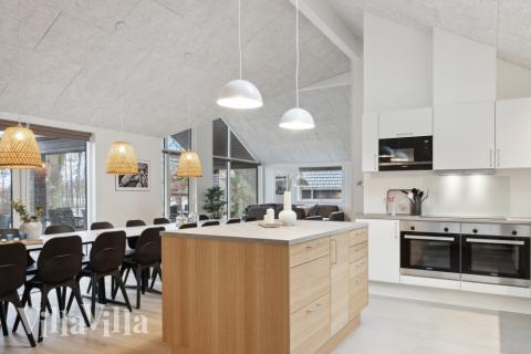 Kjøkkenet i luksushus nr. 752 er fullt utstyrt så dere lett kan lage mat til 18 personer.