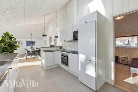 Kjøkkenet i luksushus nr. 753 er fullt utstyrt så dere lett kan lage mat til 12 personer.