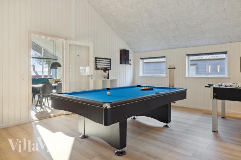 I tillegg til alle aktivitetsmulighetene i husets bassengavdeling, kan du også spille biljard, bordtennis og dart i luksushus nr. 753