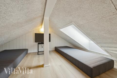 Noen av de 12 soveplassene i luksushus nr. 753 finnes på hems