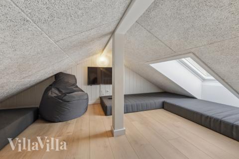 Noen av de 12 soveplassene i luksushus nr. 754 finnes på hems