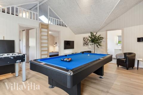 I tillegg til alle aktivitetsmulighetene i husets bassengavdeling, kan du også spille biljard, bordtennis og dart i luksushus nr. 754