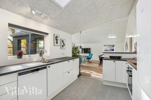 Kjøkkenet i luksushus nr. 754 er fullt utstyrt så dere lett kan lage mat til 12 personer.