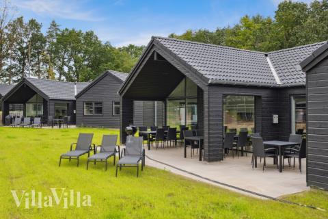 Dette lekre huset med svømmebasseng, nr. 755, med plass til 16 personer, ligger i Tyskland