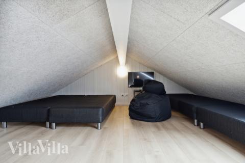 Noen av de 16 soveplassene i luksushus nr. 756 finnes på hems