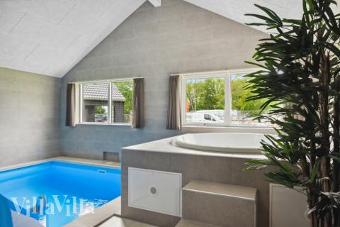 Nyt varmen i boblebadet i luksushus nr. 756 i Tyskland