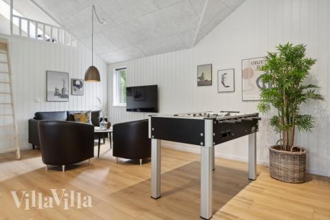 Luksushus nr. 757 til 16 personer tilbyr et stort aktivitetsrom med bl.a. biljard og dart