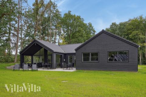 Dette lekre huset med svømmebasseng, nr. 757, med plass til 16 personer, ligger i Tyskland