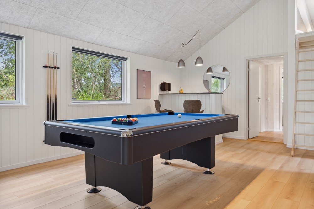 I tillegg til alle aktivitetsmulighetene i husets bassengavdeling, kan du også spille biljard, bordtennis og dart i luksushus nr. 757