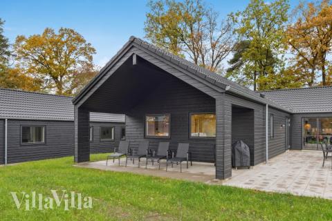 Dette lekre huset med svømmebasseng, nr. 758, med plass til 22 personer, ligger i Tyskland