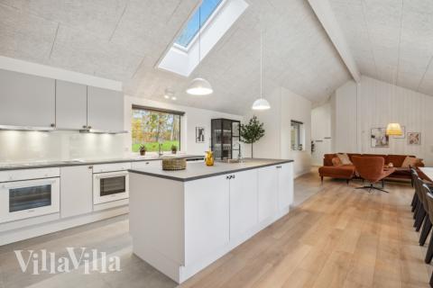 Kjøkkenet i luksushus nr. 758 er fullt utstyrt så dere lett kan lage mat til 22 personer.