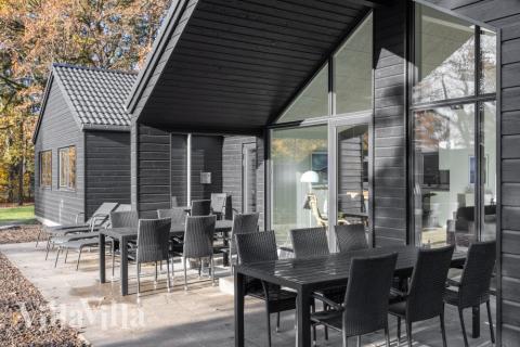 Luksushus nr. 759 har en deilig terrasse med gode hagemøbler til 18 personer.