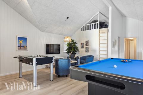 Luksushus nr. 759 til 18 personer tilbyr et stort aktivitetsrom med bl.a. biljard og dart