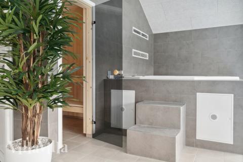 Nyt varmen i boblebadet i luksushus nr. 588 i Lolland/Falster/Møn