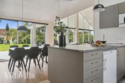 Kjøkkenet i luksushus nr. 588 er fullt utstyrt så dere lett kan lage mat til 14 personer.