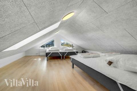 Noen av de 20 soveplassene i luksushus nr. 548 finnes på hems