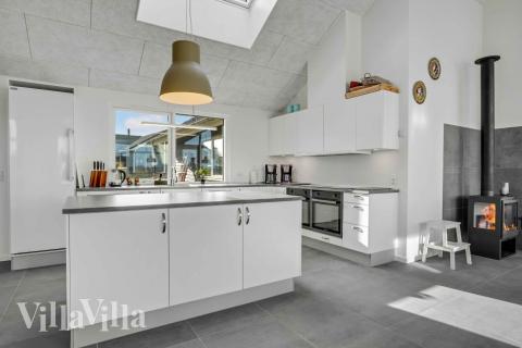 Kjøkkenet i luksushus nr. 548 er fullt utstyrt så dere lett kan lage mat til 20 personer.