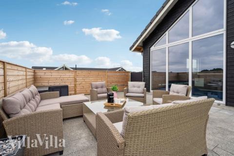 Luksushus nr. 548 har en deilig terrasse med gode hagemøbler til 20 personer.