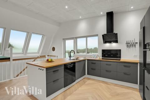 Kjøkkenet i luksushus nr. 603 i Limfjorden er godt innrettet.