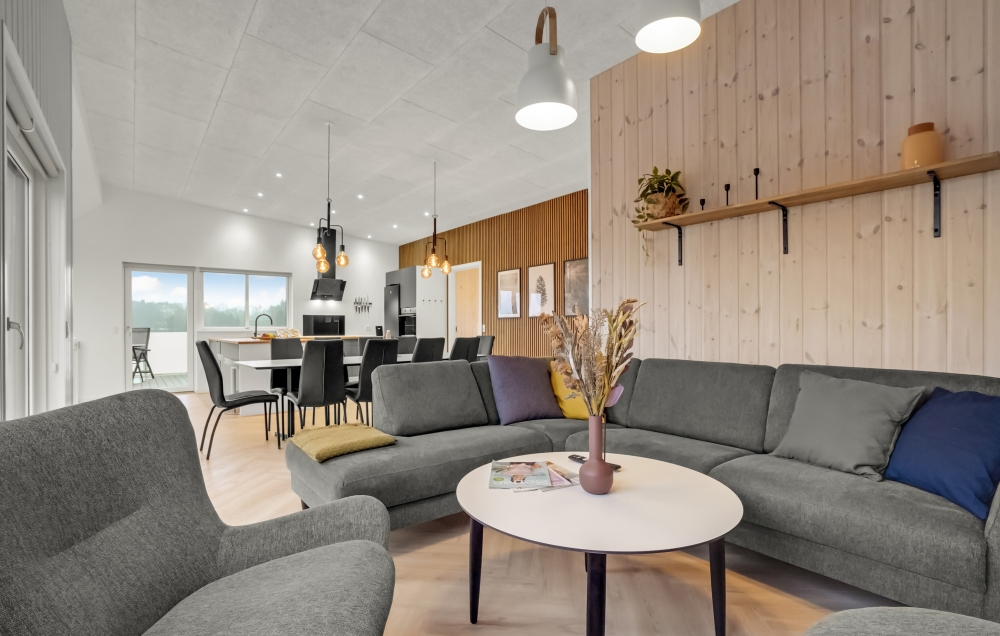 Sofakroken i luksushus nr. 603 i Limfjorden.