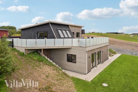 Dette lekre huset med spa, nr. 603, med plass til 12 personer, ligger i Limfjorden