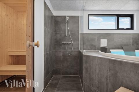 Nyt varmen i boblebadet i luksushus nr. 604 i Østjylland