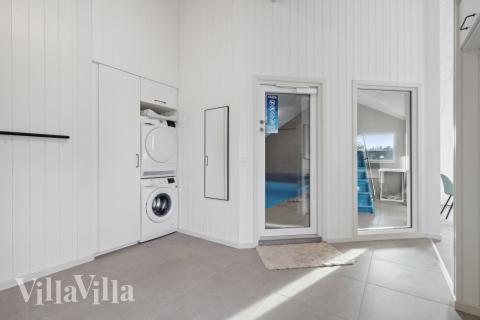 Det romslige inngangspartiet til luksushus nr. 605 i Vestjylland