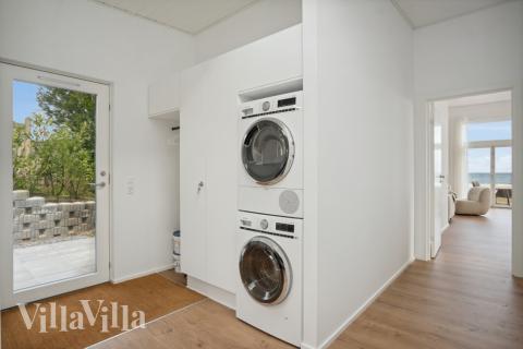 Det romslige inngangspartiet til luksushus nr. 606 i Østjylland