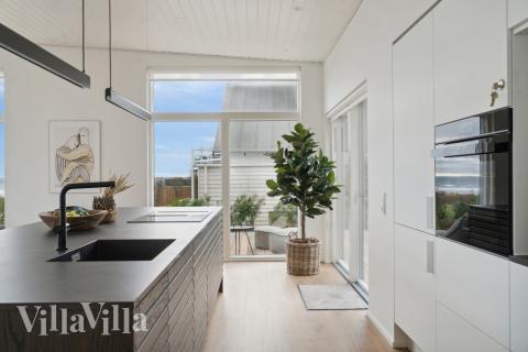 Kjøkkenet i luksushus nr. 606 er godt innrettet.