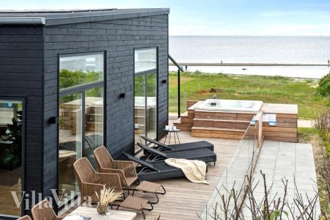 På terrassen i feriehus nr. 606 er det plass til 6 personer.