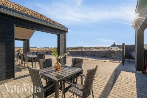 Luksushus nr. 609 har en deilig terrasse med gode hagemøbler til 18 personer.