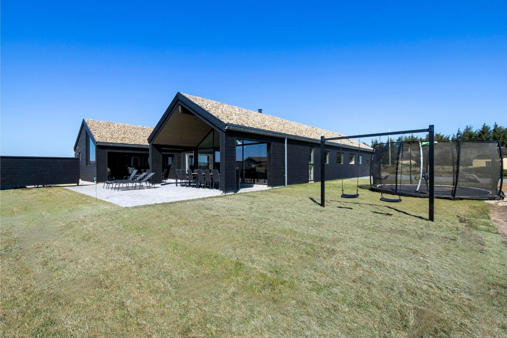 Dette lekre huset med svømmebasseng, nr. 609, med plass til 18 personer, ligger i Vestjylland