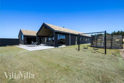 Dette lekre huset med svømmebasseng, nr. 609, med plass til 18 personer, ligger i Vestjylland