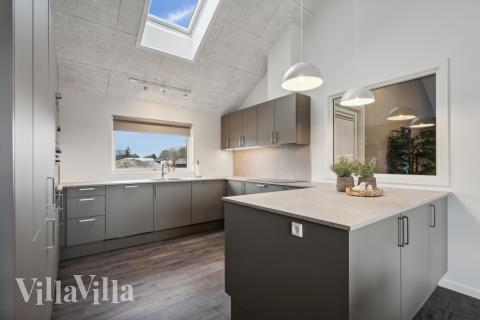 Kjøkkenet i luksushus nr. 610 er fullt utstyrt så dere lett kan lage mat til 18 personer.