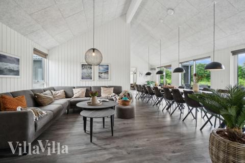 Oppholdsrom med plass til 20 i luksushus nr. 611.