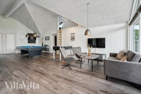Luksushus nr. 611 til 20 personer tilbyr et stort aktivitetsrom med bl.a. biljard og dart