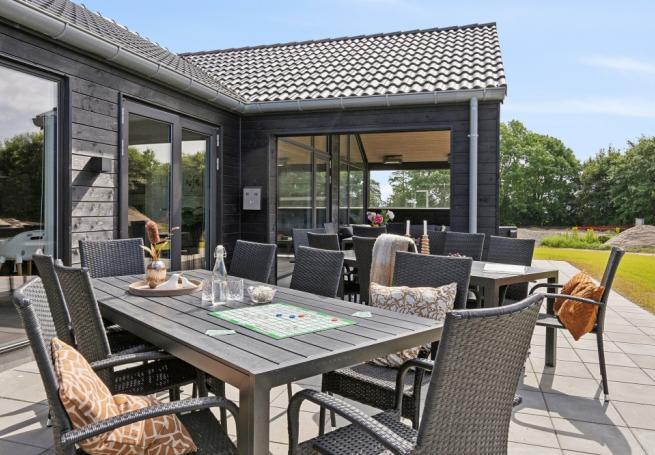 Luksushus nr. 611 har en deilig terrasse med gode hagemøbler til 20 personer.