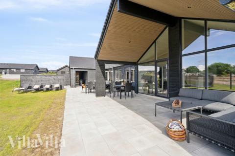 Stor terrasse i luksushus nr. 611 i Sydjylland.