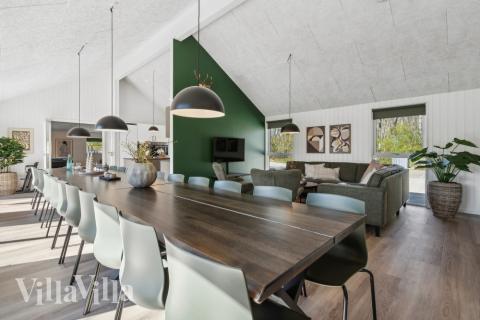 Oppholdsrom med plass til 24 i luksushus nr. 612.