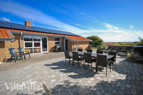 Luksushus nr. 613 har en deilig terrasse med gode hagemøbler til 8 personer.