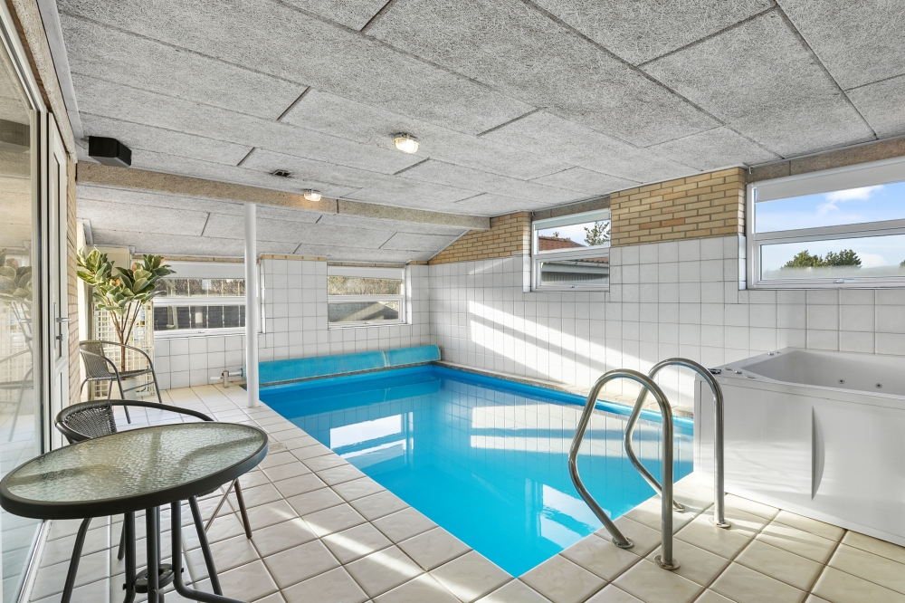 Nyt varmen i boblebadet i luksushus nr. 613 i Vestjylland