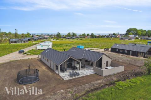 Dette lekre huset med svømmebasseng, nr. 614, med plass til 16 personer, ligger i Fyn og øyer