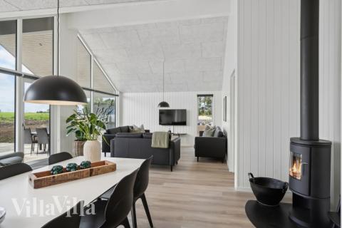 Oppholdsrom med plass til 16 i luksushus nr. 614.